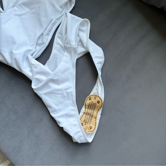 BRAZILIAN ONE SHOULDER BRAZILIAN ONE PIECE SWIMSUIT - Picture 2 of 10